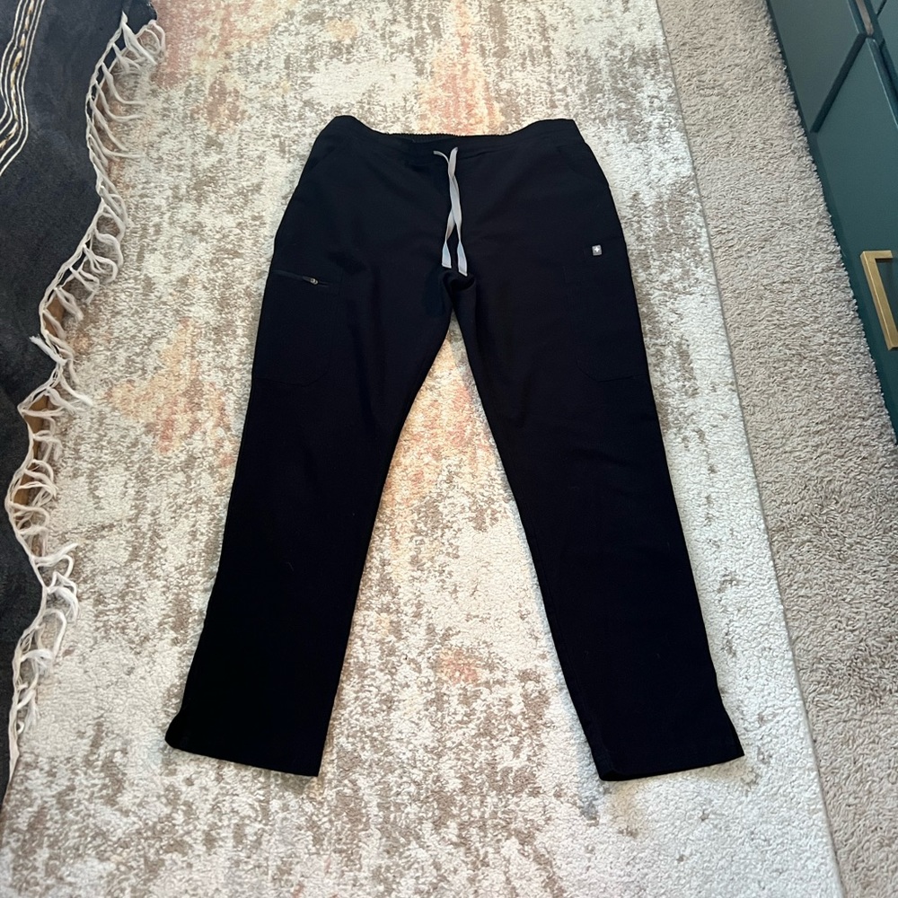 Black petite yola skinny scrub pants